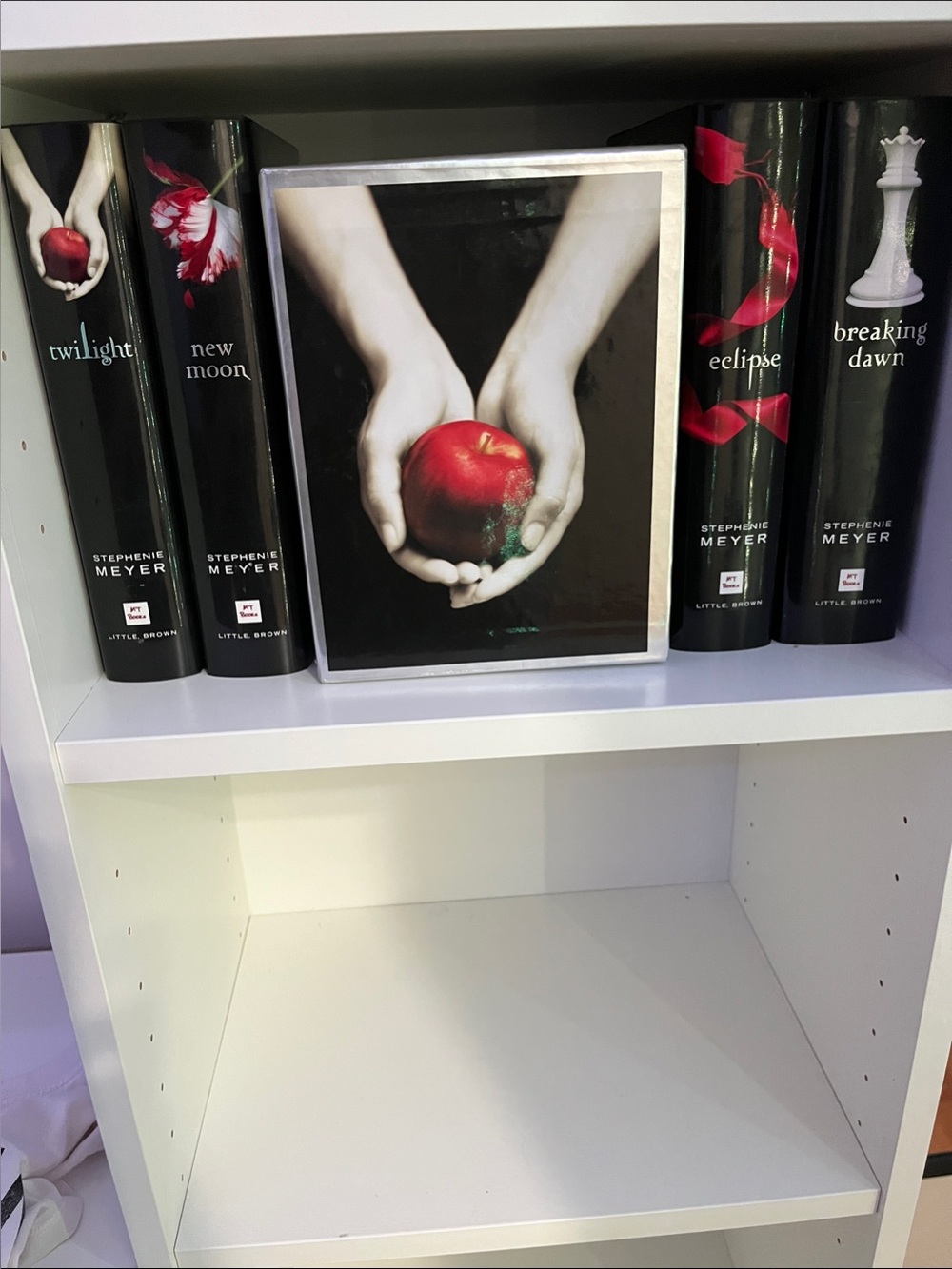 Twilight Saga Collector's Hardcover Set with Red Apple Artwork